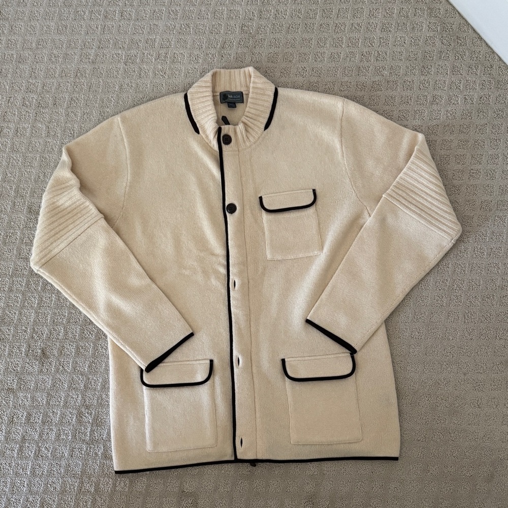 Pure wool men’s blazer with brown trim and details